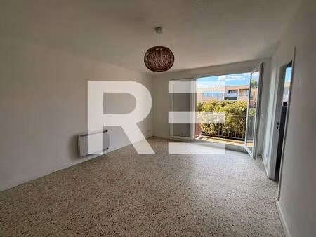 studio de 27 m2 avec place de parking privee et cave