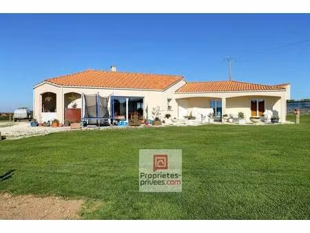 spacieuse maison de plain-pied de 152m2 - 4 chambres garage attenant - grande parcelle de 