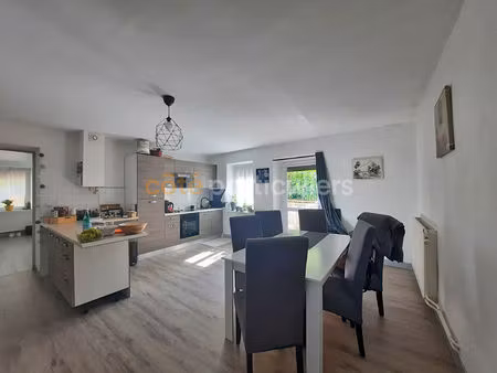 immeuble de 2 appartements à sampans