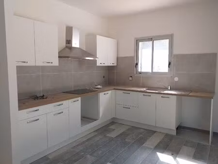 location maison 4 pièces 153 m² à lespignan (34710)