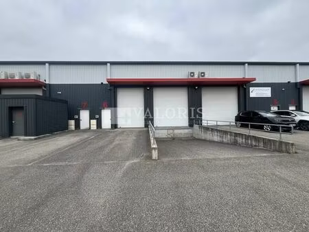 location commerce 567 m² à saint-quentin-fallavier (38070)