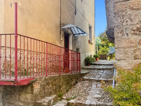 typique maison de village d’antraigues…