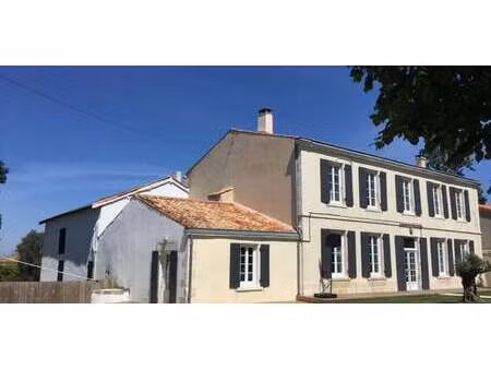 propriété avec piscine la rochelle (17)