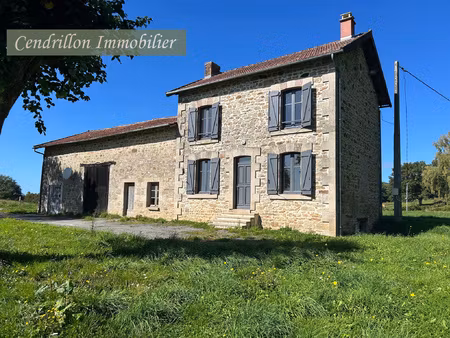 fermette en pierre avec grange et grand terrain de 4 250 m2