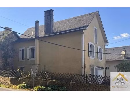 maison en pierres ayen