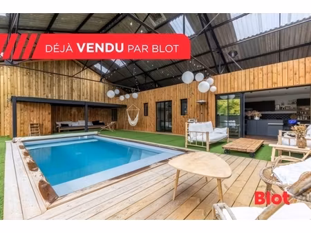 sous compromis - superbe maison 6 chambres avec piscine dans le centre de servon-sur-vilai