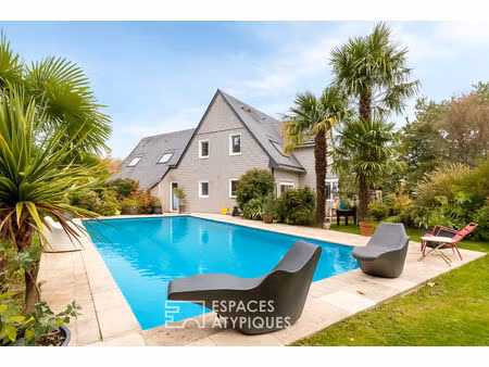 maison d'architecte en ossature bois avec piscine et vue sur le golf