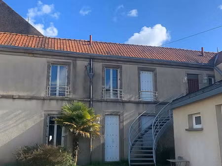immeuble dans le centre de bressuire 7 appartements et 1 garage