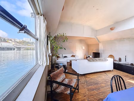 péniche à rénover – 160m² sur le quai de serbie  lyon 6ème