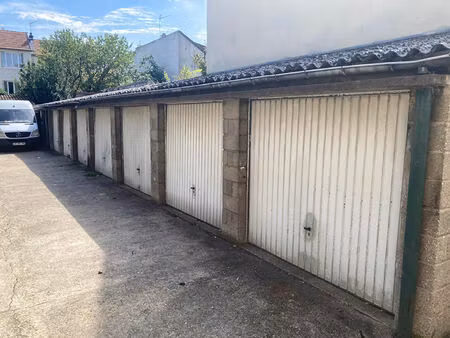 lot de 12 box de 13m²