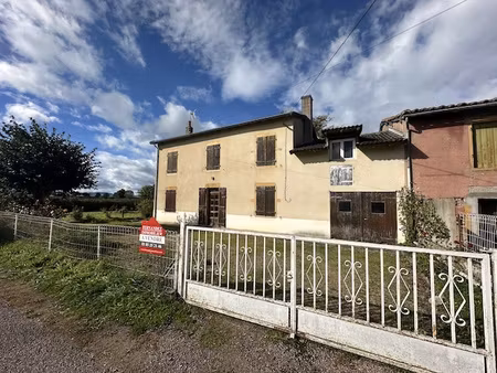 maison mitoyenne de 99 m2 hab et dépendances attenantes