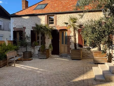 maison de caractère - 220 m2 - 6 pièces - jardin avec piscin