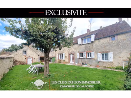 vaste maison de village avec jardin clos