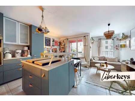 t3 traversant avec balcon et box fermé – proche place saint louis