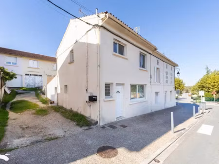 vente immeuble à montendre (17130)  472 500 €