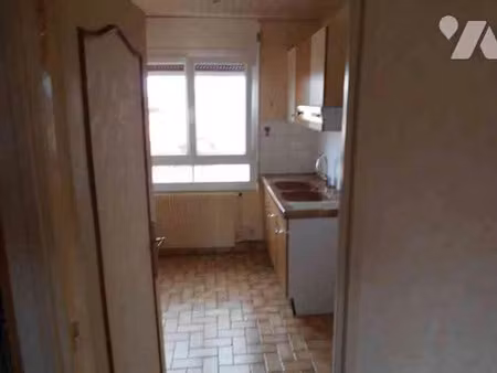 location appartement 4 pièces 63.76 m² à chalons-en-champagne (51000)  440 €