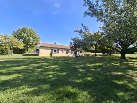 villa sur avec terrain de 4000 m²