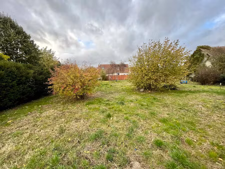 601 m² terrain au centre d'orgerus  tout à pied.