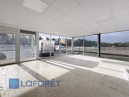 location locaux professionnels 2 pièces 82 m² à verneuil d'avre et d'iton (27130)  1 037 €