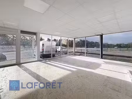 location locaux professionnels 2 pièces 82 m² à verneuil d'avre et d'iton (27130)  1 124 €
