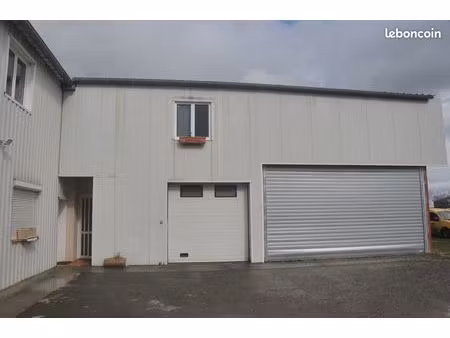 très grand local 205 m2 pour atelier / garage / stockage / entrepôt / bureau / logement de