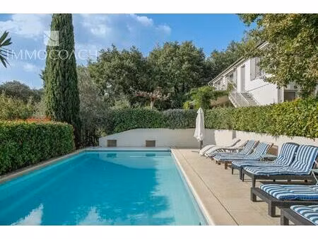 charmante maison 6 chambres avec vue dégagée  piscine et jardin