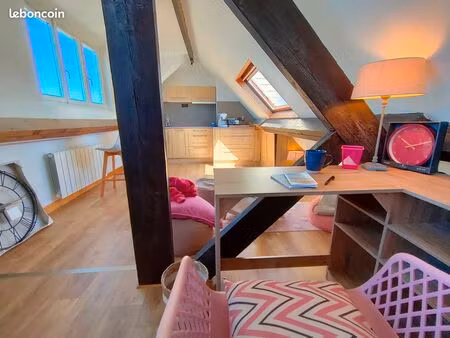 studio féminin & élégant vue mer