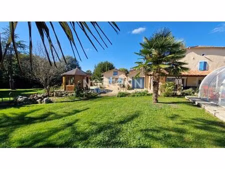 maison de charme avec piscine  jardin d'exception et bois attenant  8km javerlhac