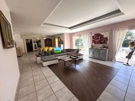 maison 7 pièces 218 m2 avec studio indépendant 32 m²