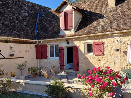 maison en pierre avec dépendance