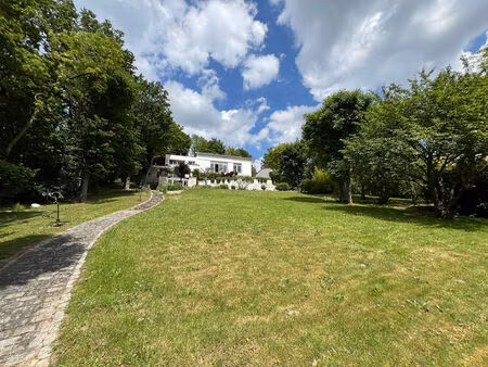 maison d'architecte avec environnement exceptionnel   piscine chauffée intérieur et 2 dépe