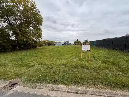 terrain 1110 m² guivry