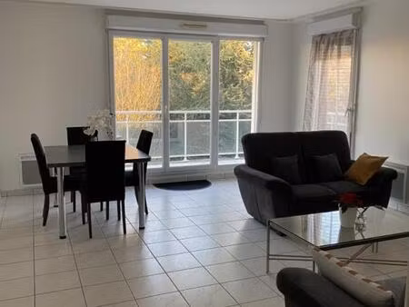 location appartement 4 pièces 80 m² à corbeil-essonnes (91100)