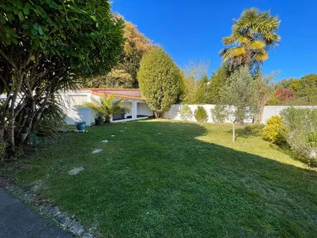 maison individuelle dans un cadre calme et boisé
