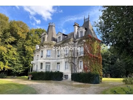 manoir du xixème siècle avec ses dépendances à environ 18 kilomètres de forges-les-eaux