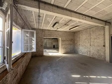 location bureau montamise 281 m²