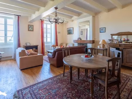 vente maison 6 pièces 170 m² à jonzac (17500)  185 000 €