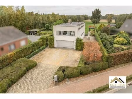 ruime moderne woning met open zicht!