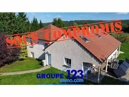 pavillon de 2001  4 chambres sur presque 5000 m2 de terrain