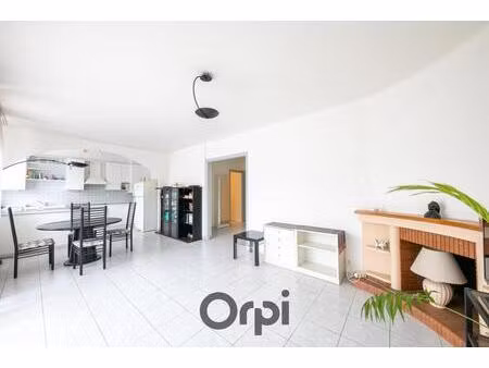 appartement à vendre avec garage  balcon et extérieur