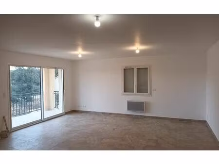 location maison  m² t-3 à orgnac-l'aven  945 €