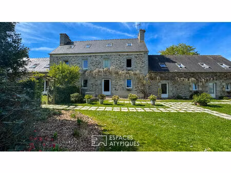 demeure bretonne avec parc arboré  piscine couverte et dépendances rénovées