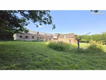 propriété nichée dans la verdure avec 6000 m² de terrain située à sommeron