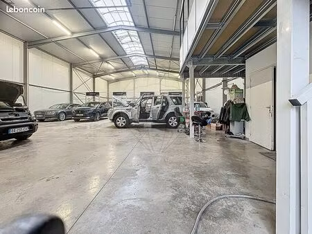 commerce autos 3 023 m²