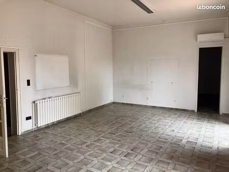 ◊spacieux local commercial / bureaux 114 m² + terrasse – visibilité & confort – la voulte 