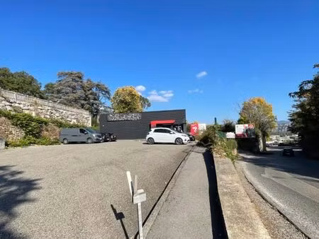 local commercial 300 m²