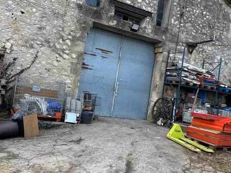 entrepôt en pierres