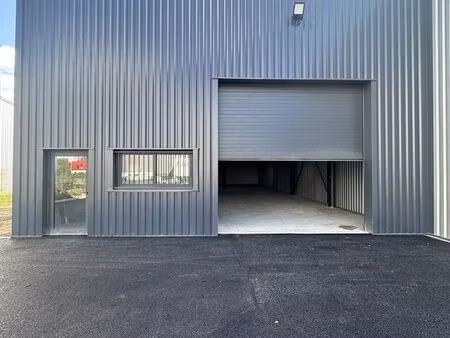 local 351 m² beychac-et-caillau