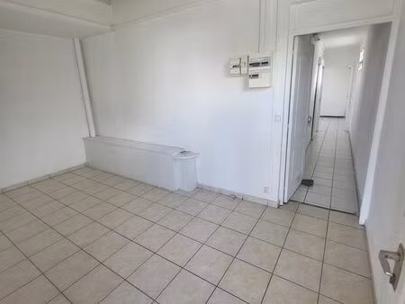 local 46 m² sainte-rose