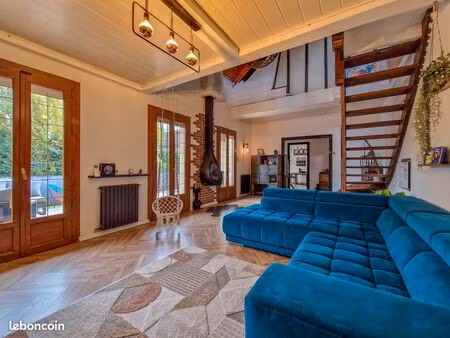 belle maison familiale de 193 55 m² avec piscine  terrain de 2 252 m² et ancien four à pai